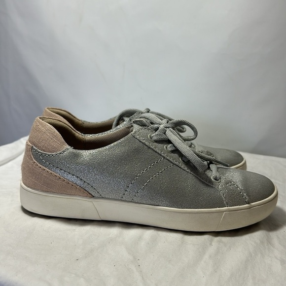 Naturalizer Textured Silver Leather Sneakers, 7.5M - Picture 4 of 7